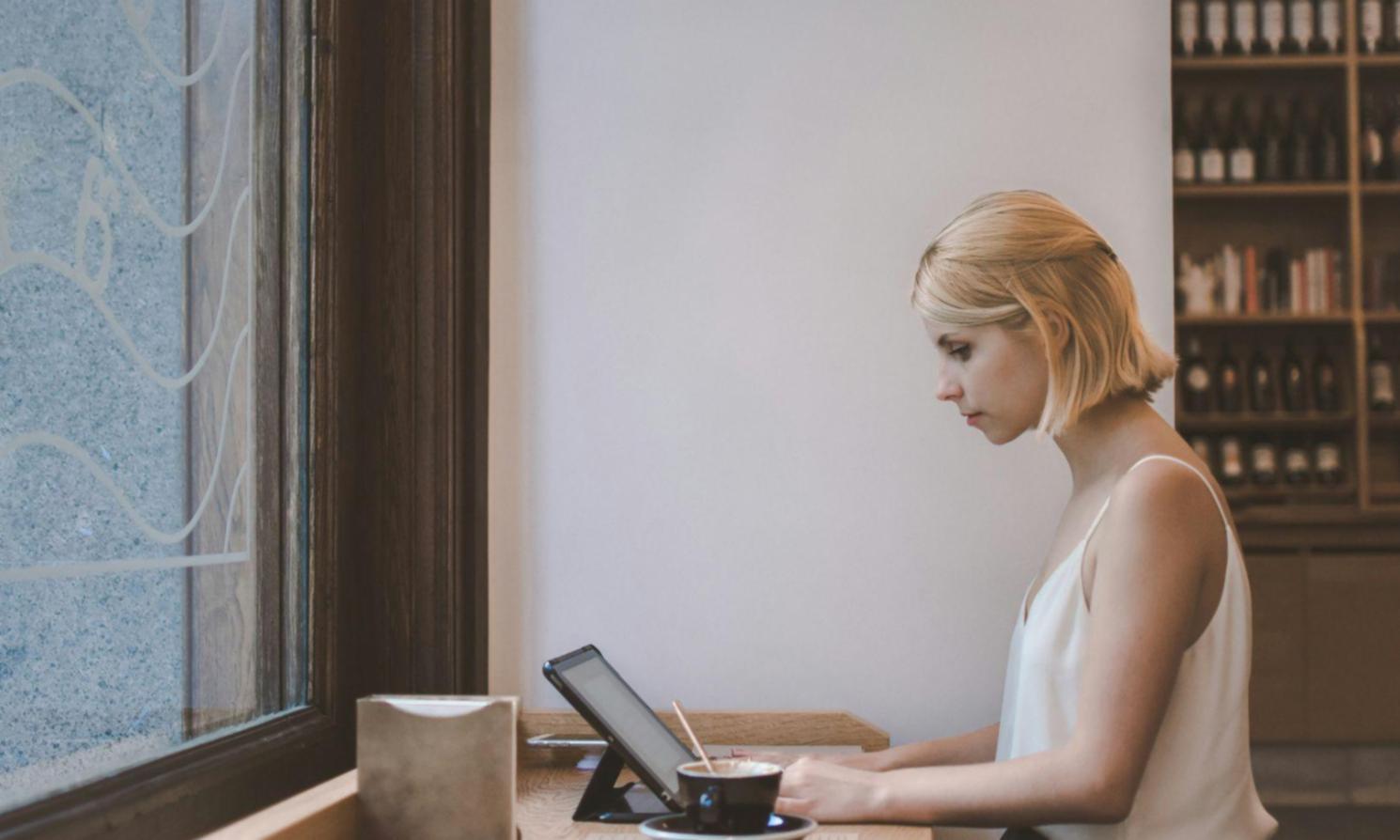 Team bei der Arbeit an SEO-Strategien